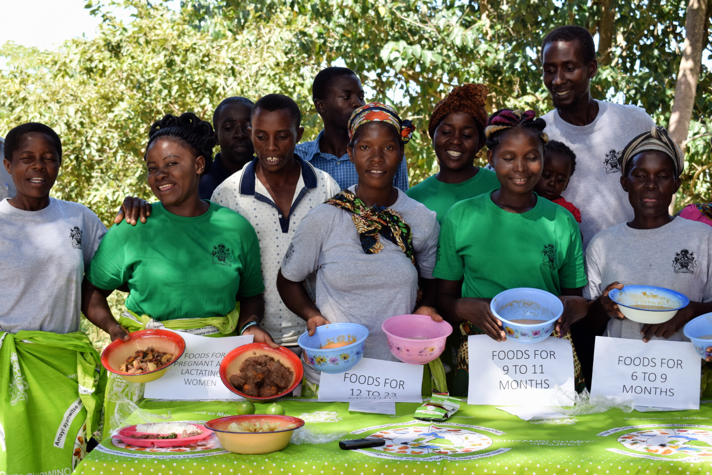 Members of Chiphanzi Nutrition Demonstration Site demonstrating nutritiously prepared food that was learnt from the radio program ulyelo wamapha