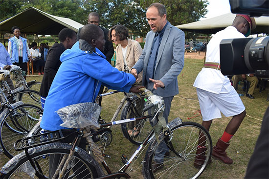 EU Ambassador and UN Resident Coordinator presenting bicycles to Village Mediators to support them with mobility as they discharge justice duties in their communities EU Ambassador and UN Resident Coordinator presenting bicycles to Village Mediators to support them with mobility as they discharge justice duties in their communities