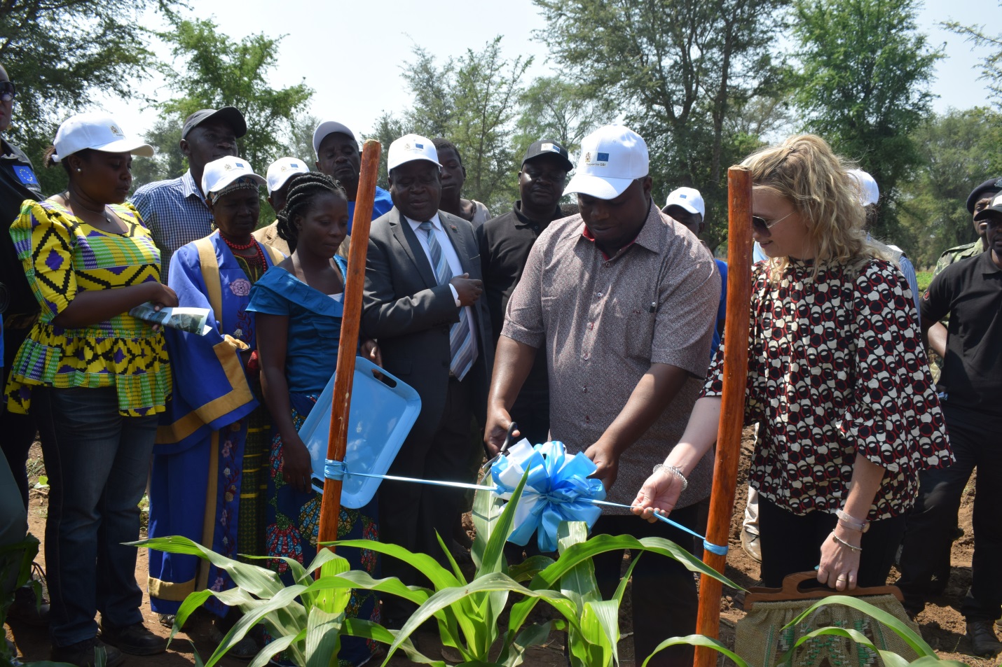 Hon. Kondwani Nankhumwa, Minister of Agriculture, Irrigation and Water Development and Beatrice Neri, EU Head of Sustainable Agriculture Jointly cut a ribbon during Commissioning of Tchanga Irrigation Scheme in Dedza